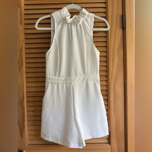 White short romper with ruffle collar and back bow